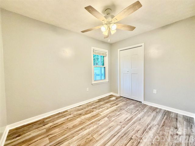 1586 Kenlane Drive, Hickory, NC 28601
