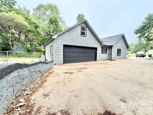 1586 Kenlane Drive, Hickory, NC 28601