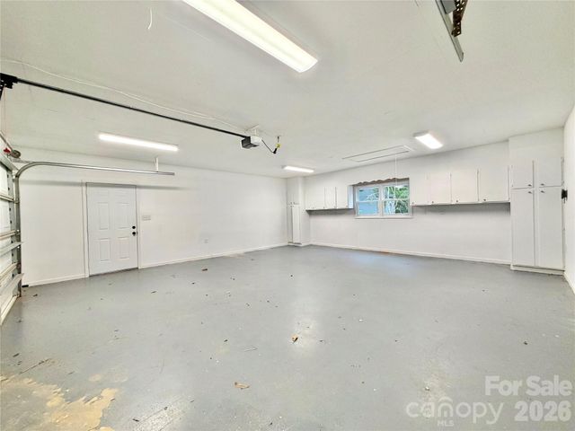 1586 Kenlane Drive, Hickory, NC 28601