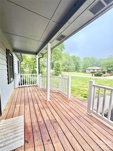1586 Kenlane Drive, Hickory, NC 28601