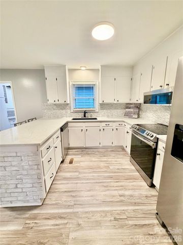 1586 Kenlane Drive, Hickory, NC 28601