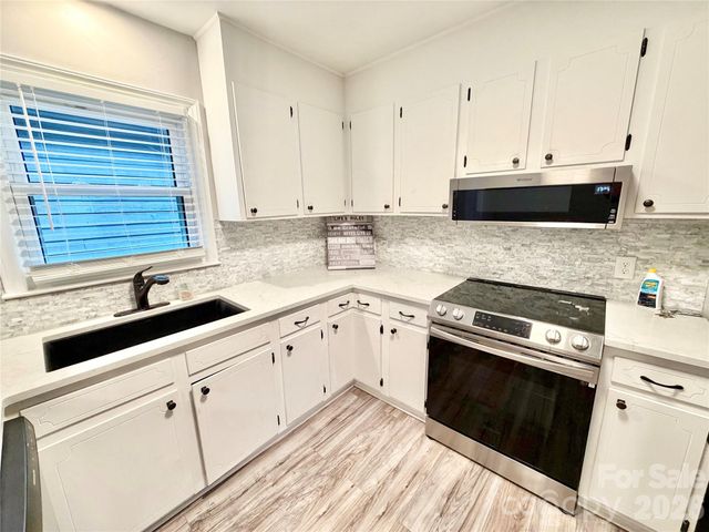 1586 Kenlane Drive, Hickory, NC 28601