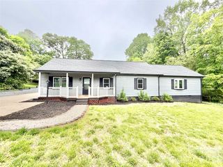 1586 Kenlane Drive, Hickory, NC 28601