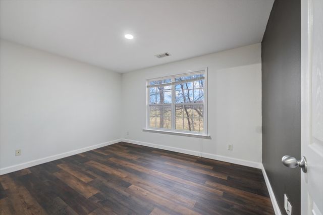 1753 Auburn Ln, Columbia, TN 38401