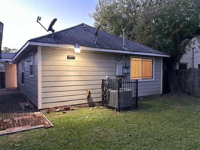 11106 Clark Road, Houston, TX 77076