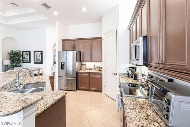 7863 Valencia CT, Naples, FL 34113