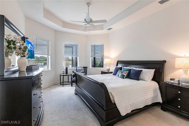 7863 Valencia CT, Naples, FL 34113