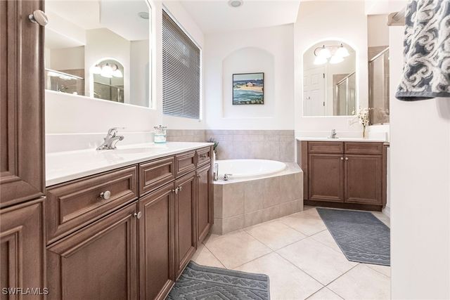 7863 Valencia CT, Naples, FL 34113