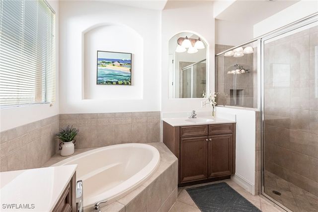 7863 Valencia CT, Naples, FL 34113