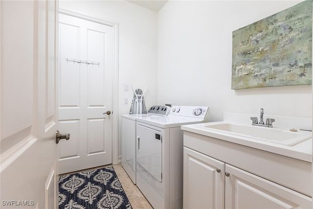 7863 Valencia CT, Naples, FL 34113