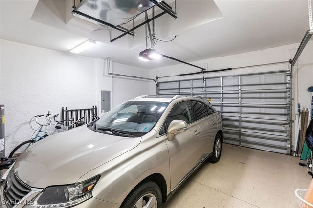 7863 Valencia CT, Naples, FL 34113