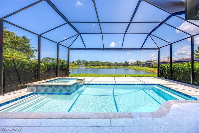 7863 Valencia CT, Naples, FL 34113