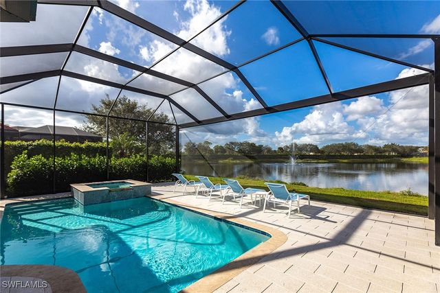 7863 Valencia CT, Naples, FL 34113