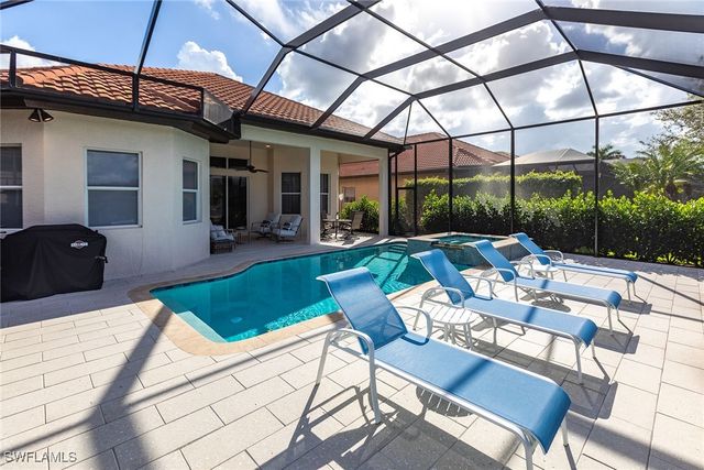 7863 Valencia CT, Naples, FL 34113