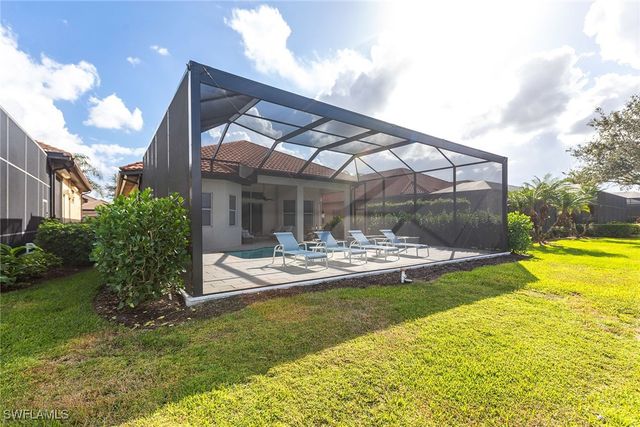 7863 Valencia CT, Naples, FL 34113