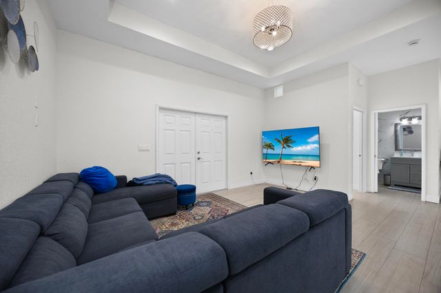 6934 Grapeview Boulevard, The Acreage, FL 33470