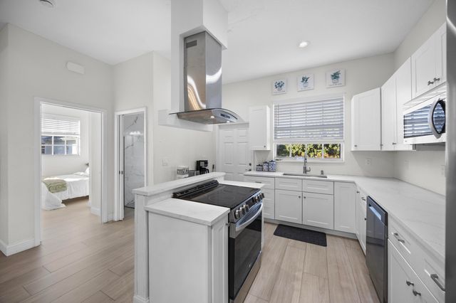 6934 Grapeview Boulevard, The Acreage, FL 33470