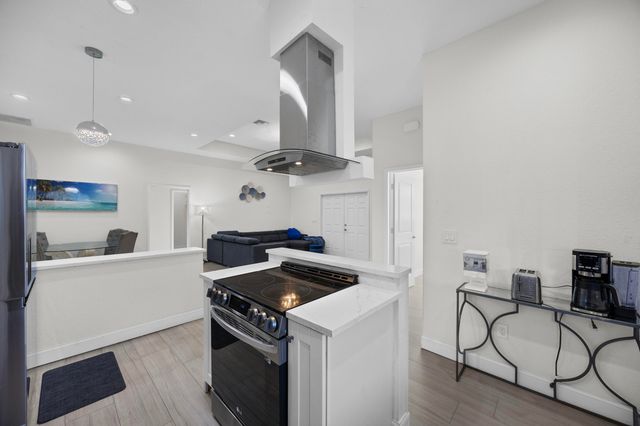 6934 Grapeview Boulevard, The Acreage, FL 33470