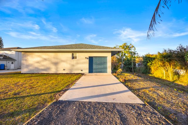 6934 Grapeview Boulevard, The Acreage, FL 33470