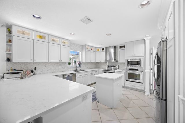 6934 Grapeview Boulevard, The Acreage, FL 33470