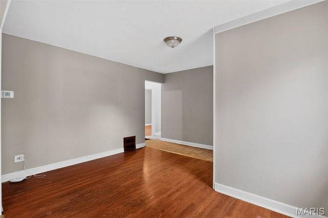 7046 Roslyn Drive, St Louis, MO 63136