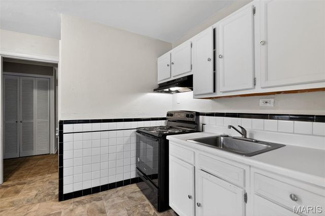 7046 Roslyn Drive, St Louis, MO 63136