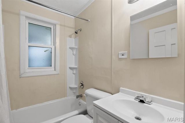 7046 Roslyn Drive, St Louis, MO 63136