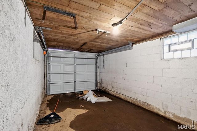 7046 Roslyn Drive, St Louis, MO 63136