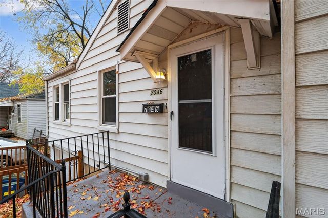 7046 Roslyn Drive, St Louis, MO 63136