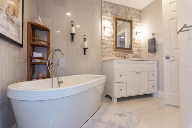 2410 Enfield RD 10, Austin, TX 78703