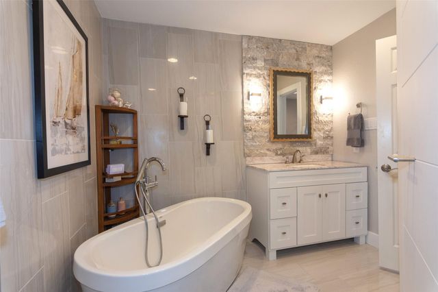 2410 Enfield RD 10, Austin, TX 78703