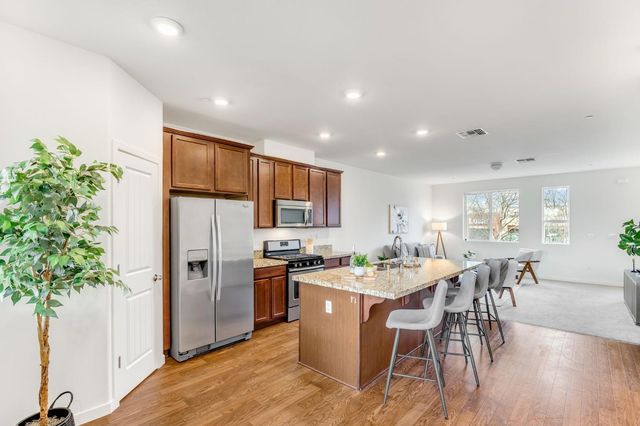 10946 International Dr, Rancho Cordova, CA 95670