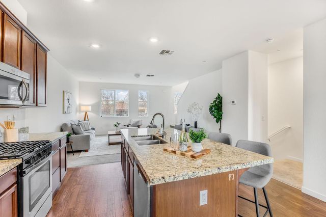 10946 International Dr, Rancho Cordova, CA 95670