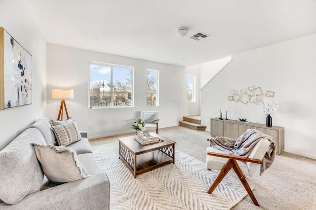 10946 International Dr, Rancho Cordova, CA 95670