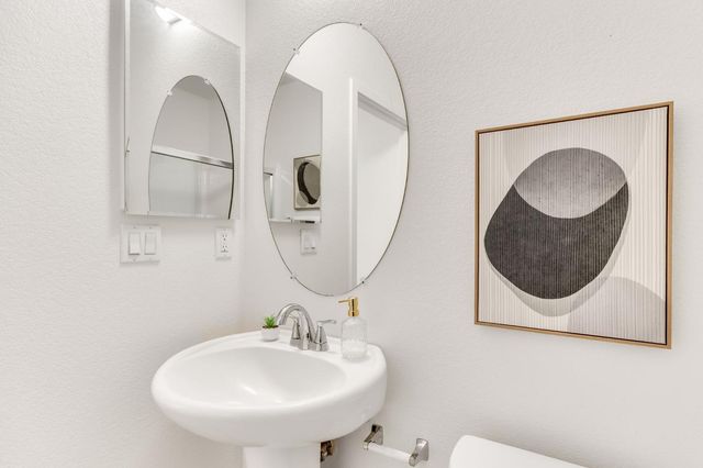 10946 International Dr, Rancho Cordova, CA 95670