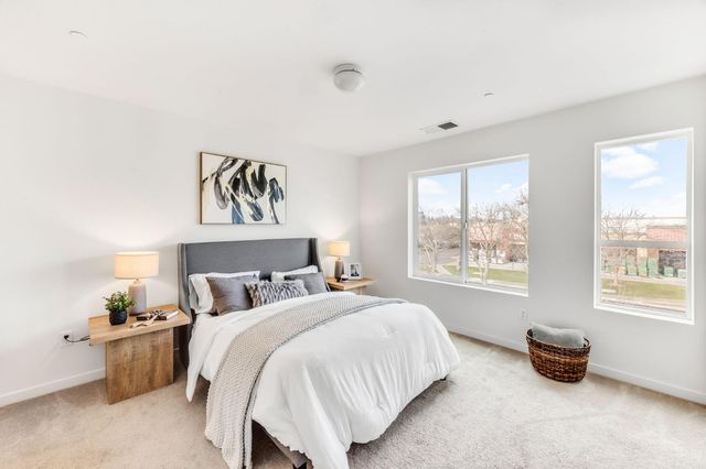 10946 International Dr, Rancho Cordova, CA 95670