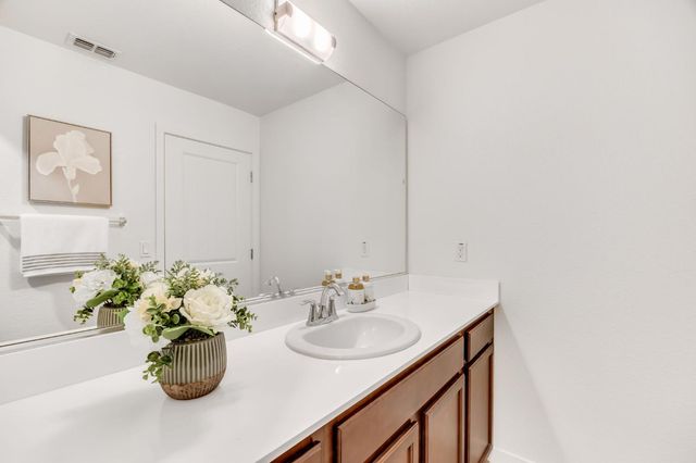 10946 International Dr, Rancho Cordova, CA 95670