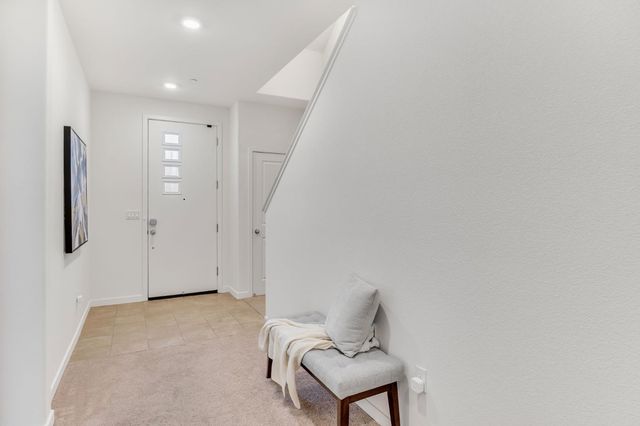 10946 International Dr, Rancho Cordova, CA 95670