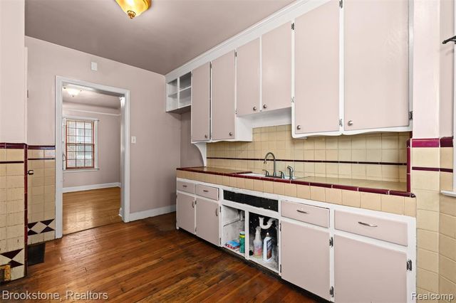 16167 Gilchrist Street, Detroit, MI 48235