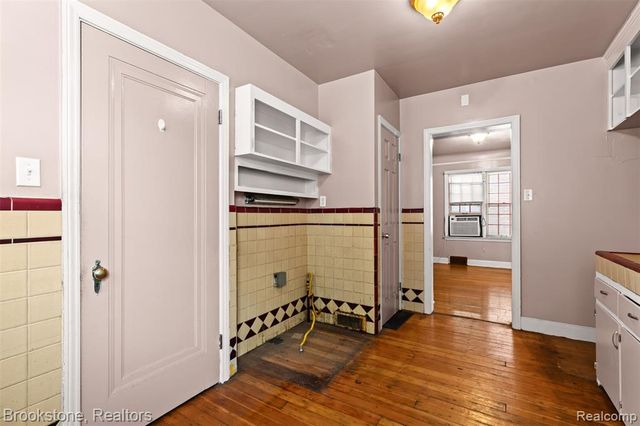 16167 Gilchrist Street, Detroit, MI 48235