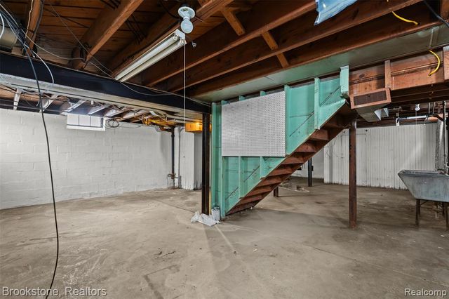 16167 Gilchrist Street, Detroit, MI 48235