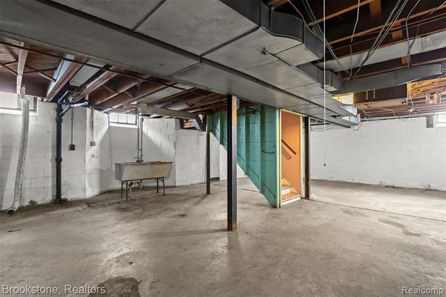 16167 Gilchrist Street, Detroit, MI 48235