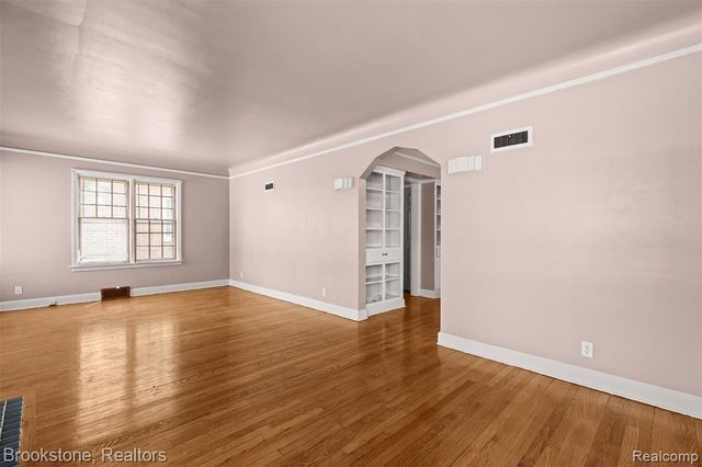 16167 Gilchrist Street, Detroit, MI 48235