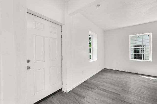 1201 W Chase Street, Springfield, MO 65803