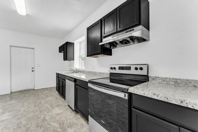 1201 W Chase Street, Springfield, MO 65803