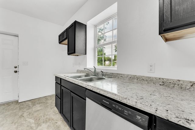 1201 W Chase Street, Springfield, MO 65803