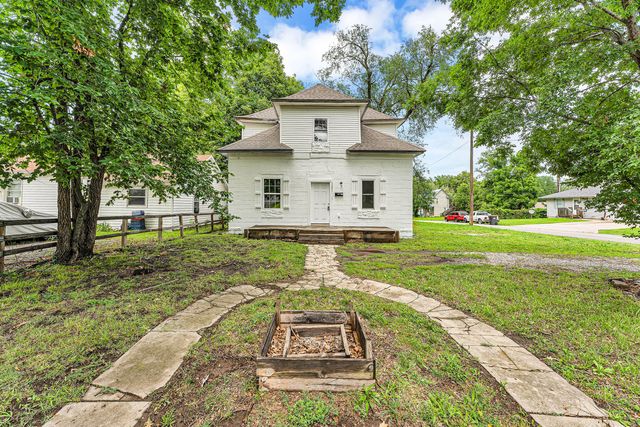 1201 W Chase Street, Springfield, MO 65803
