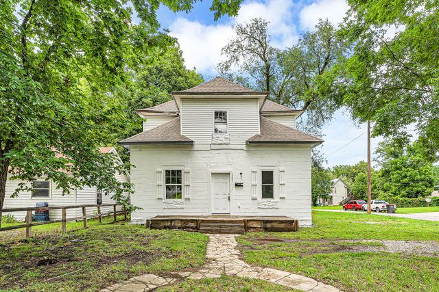 1201 W Chase Street, Springfield, MO 65803