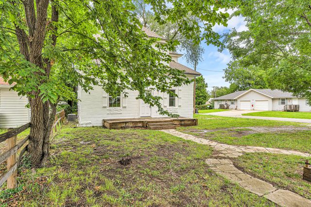 1201 W Chase Street, Springfield, MO 65803