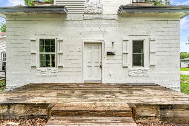 1201 W Chase Street, Springfield, MO 65803